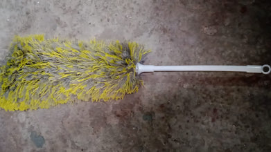 Long Handle Microfiber Duster – Extendable & Washable Cleaning Tool (62cm)
